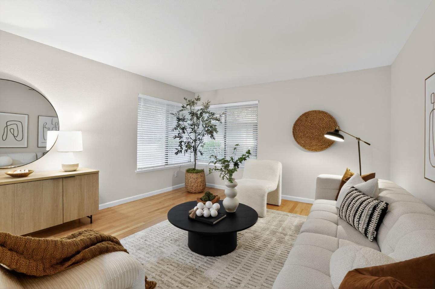 Detail Gallery Image 5 of 30 For 1590 East Lake Dr, San Jose,  CA 95126 - 2 Beds | 2 Baths