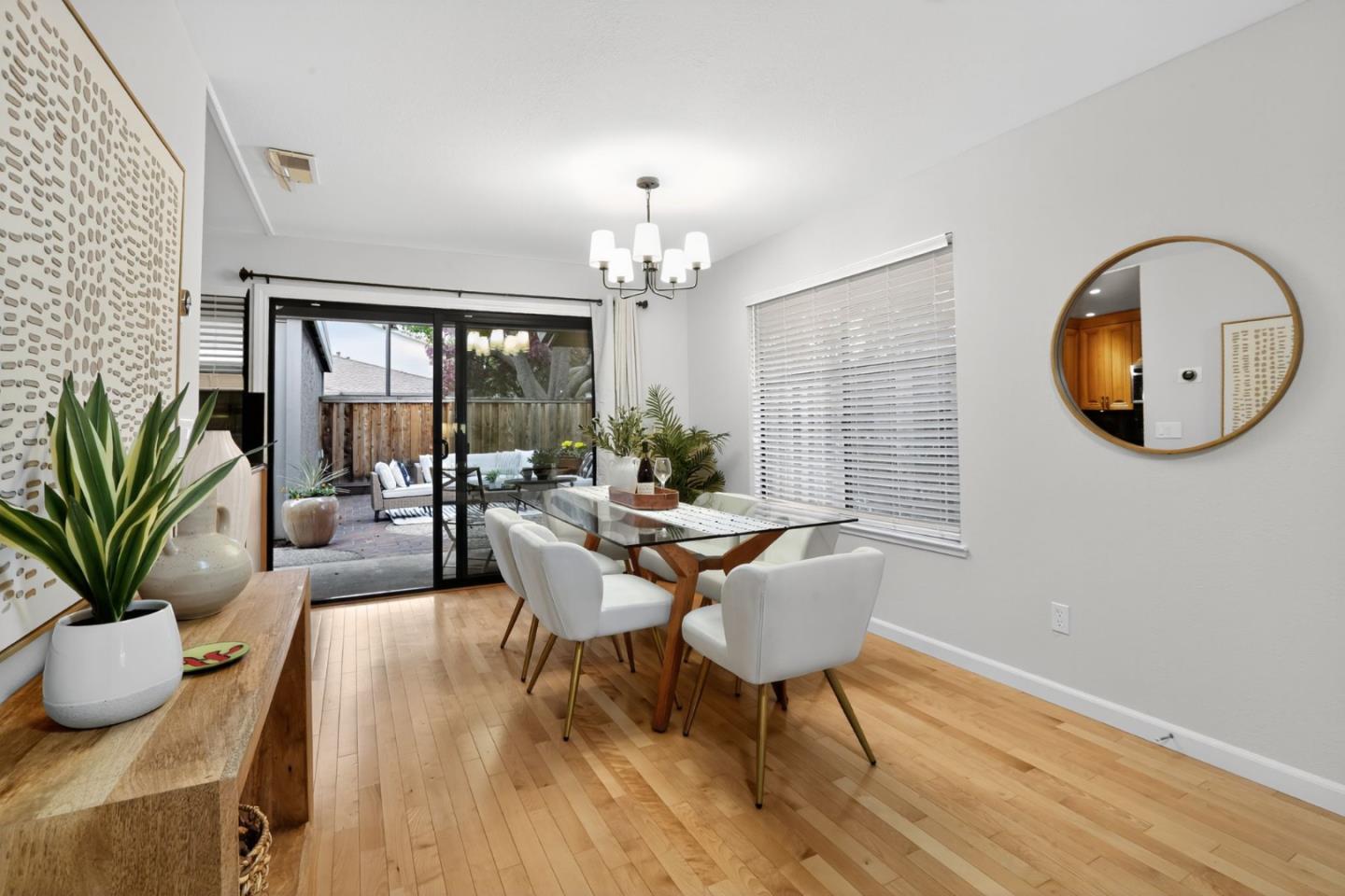 Detail Gallery Image 7 of 30 For 1590 East Lake Dr, San Jose,  CA 95126 - 2 Beds | 2 Baths