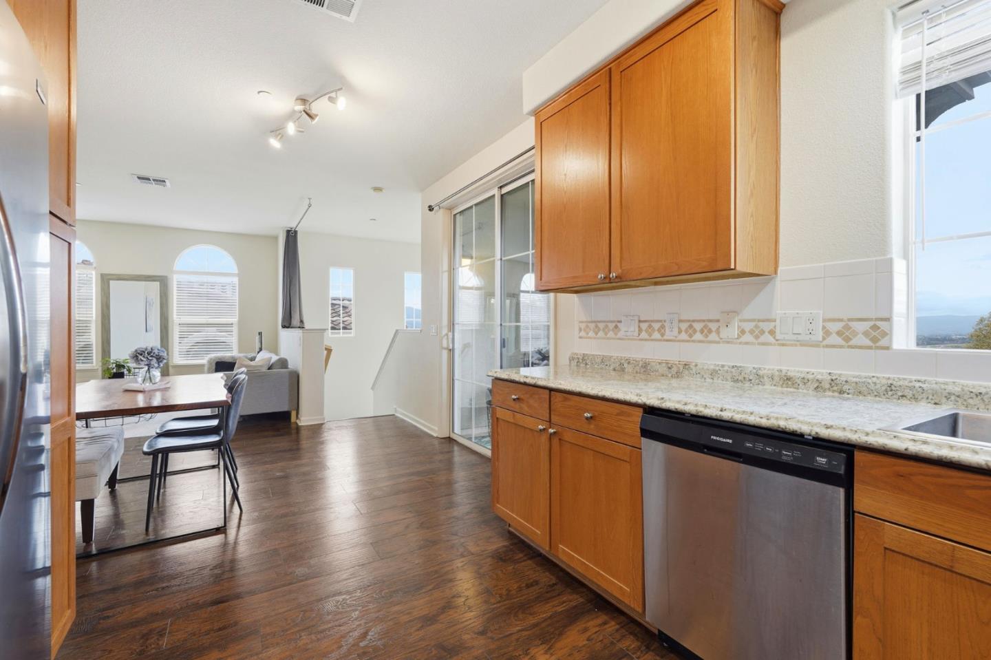 Detail Gallery Image 12 of 48 For 568 Altino Blvd, San Jose,  CA 95136 - 2 Beds | 2 Baths