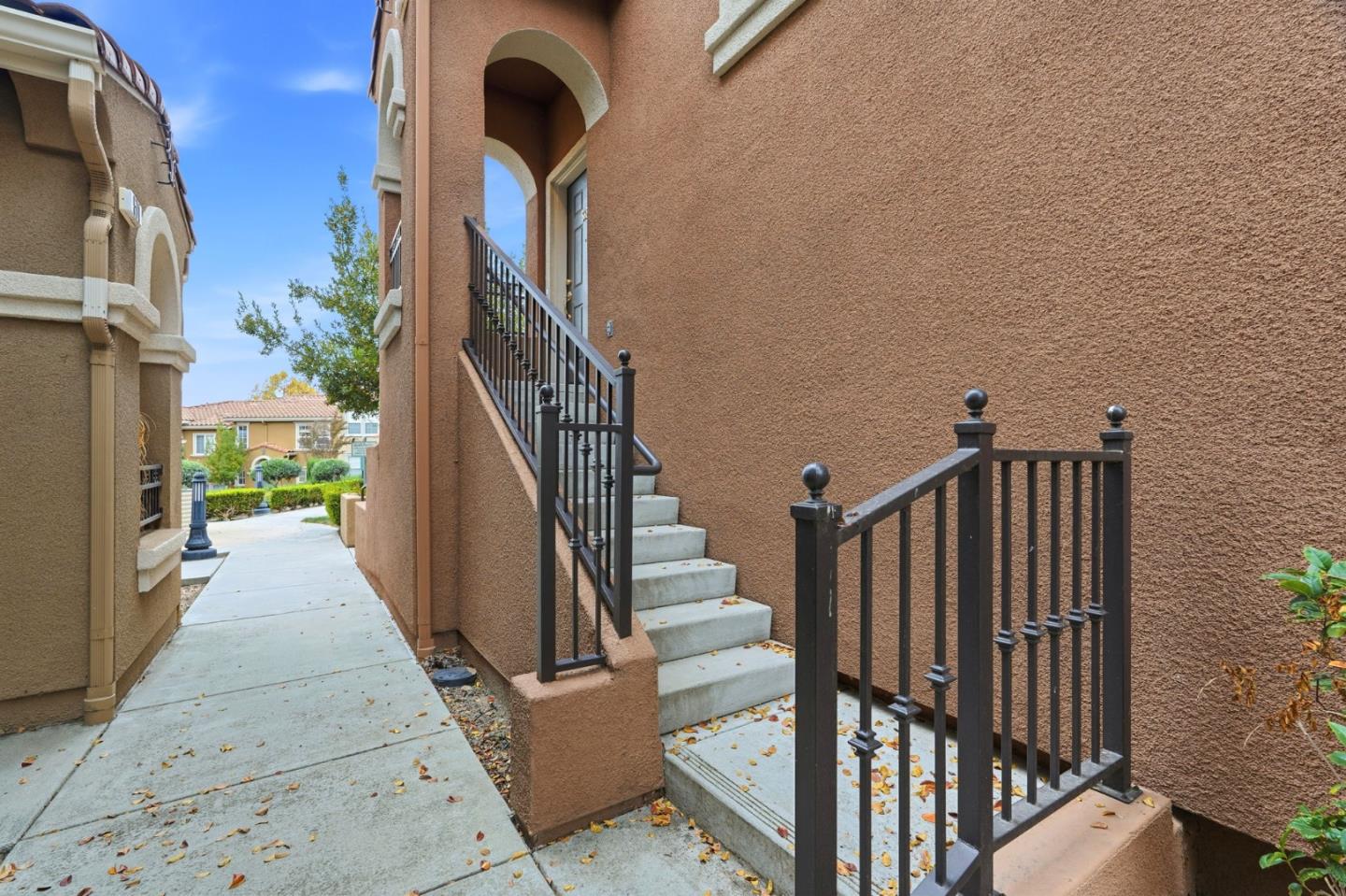 Detail Gallery Image 3 of 48 For 568 Altino Blvd, San Jose,  CA 95136 - 2 Beds | 2 Baths