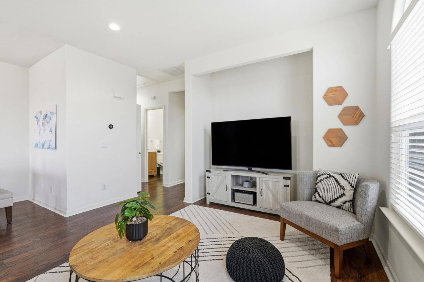 Detail Gallery Image 7 of 48 For 568 Altino Blvd, San Jose,  CA 95136 - 2 Beds | 2 Baths