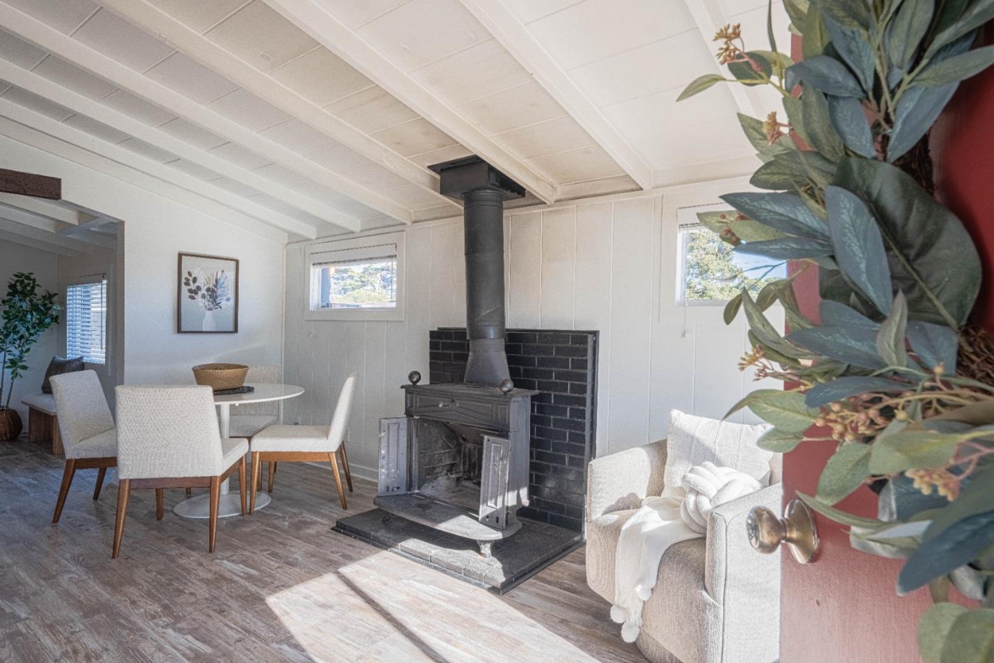 Detail Gallery Image 5 of 39 For 345 Sequoia Ave, Monterey,  CA 93940 - 2 Beds | 2 Baths