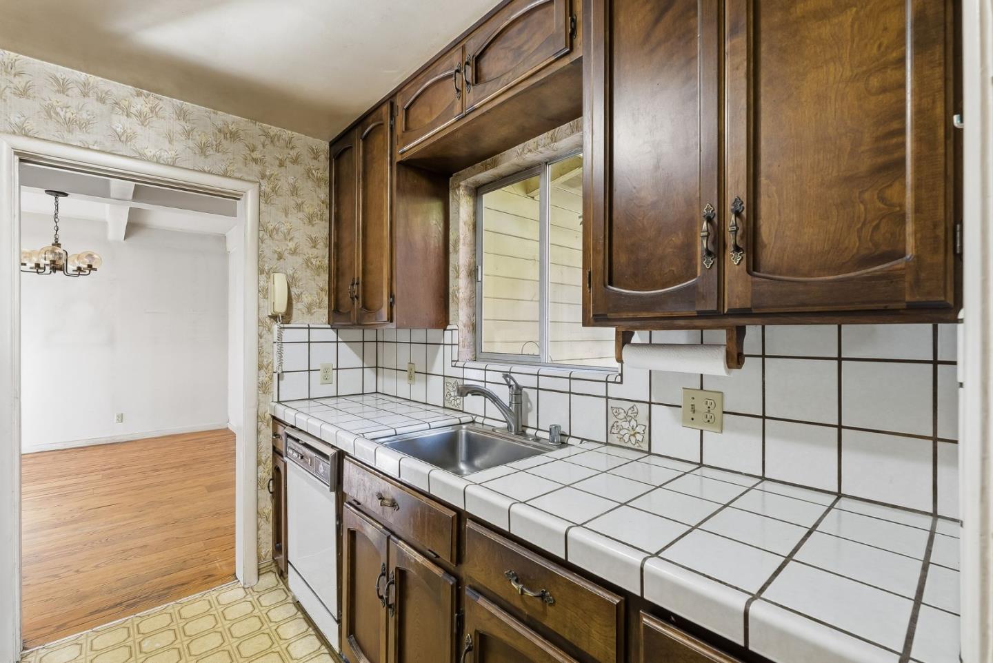 Detail Gallery Image 10 of 30 For 80 Watkins Ave, Atherton,  CA 94027 - 3 Beds | 2 Baths