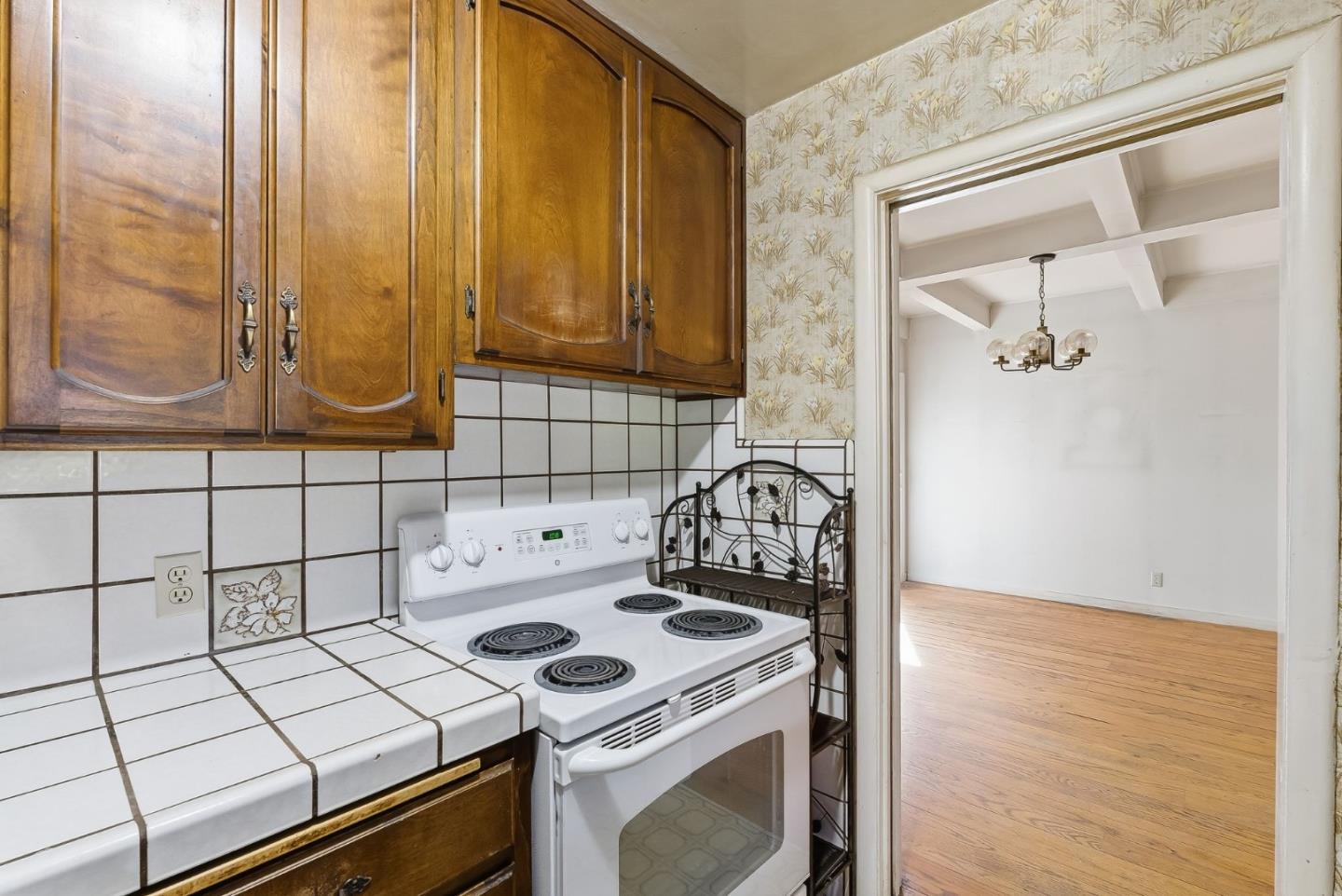 Detail Gallery Image 11 of 30 For 80 Watkins Ave, Atherton,  CA 94027 - 3 Beds | 2 Baths