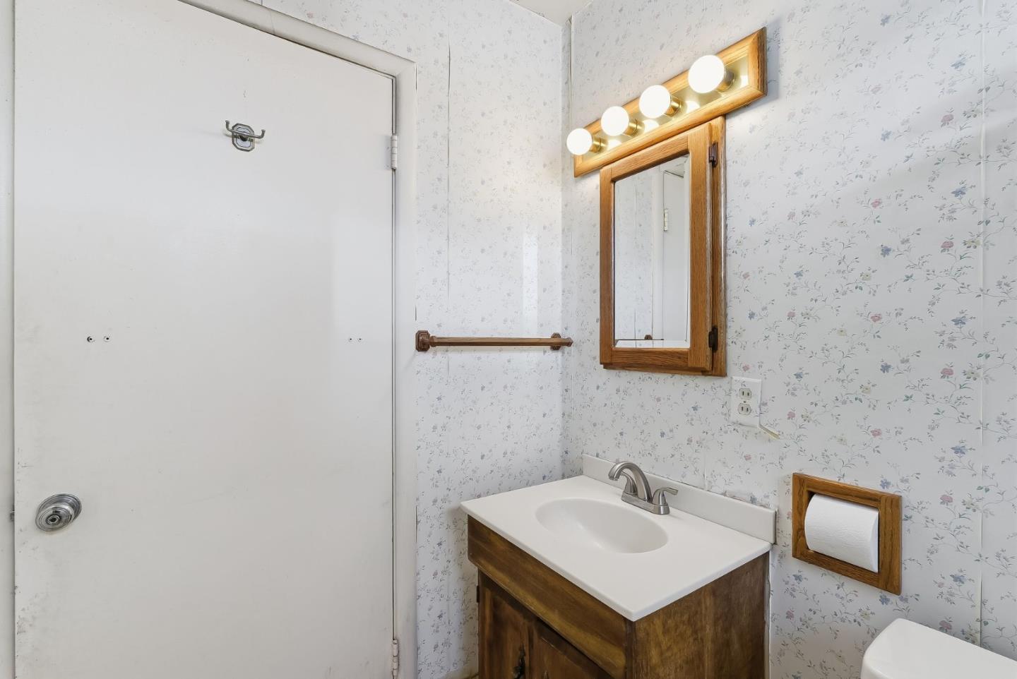 Detail Gallery Image 20 of 30 For 80 Watkins Ave, Atherton,  CA 94027 - 3 Beds | 2 Baths