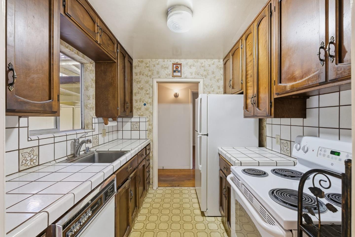 Detail Gallery Image 9 of 30 For 80 Watkins Ave, Atherton,  CA 94027 - 3 Beds | 2 Baths