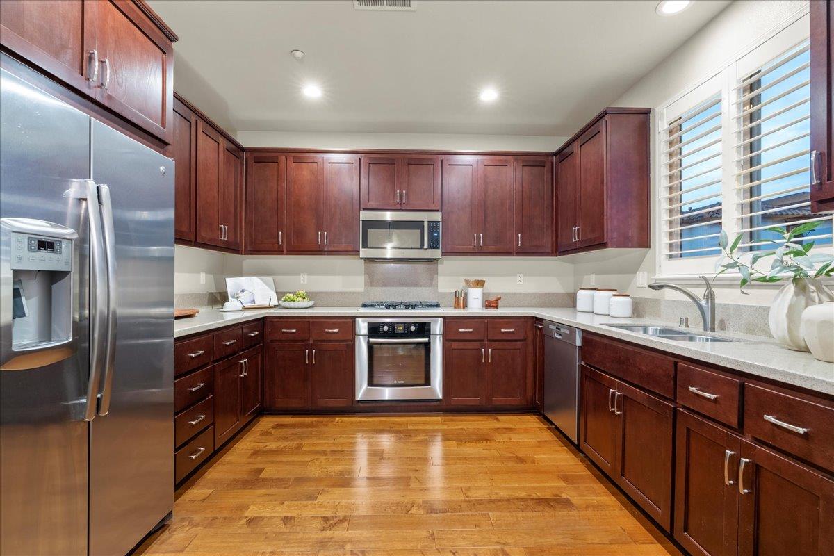 Detail Gallery Image 11 of 48 For 1376 Mckinley Ct, San Jose,  CA 95126 - 3 Beds | 2/1 Baths