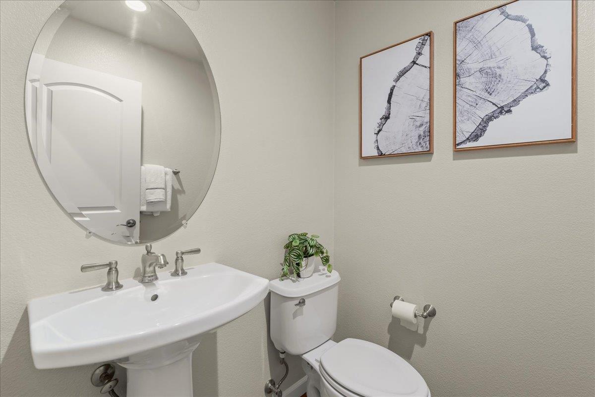 Detail Gallery Image 14 of 48 For 1376 Mckinley Ct, San Jose,  CA 95126 - 3 Beds | 2/1 Baths