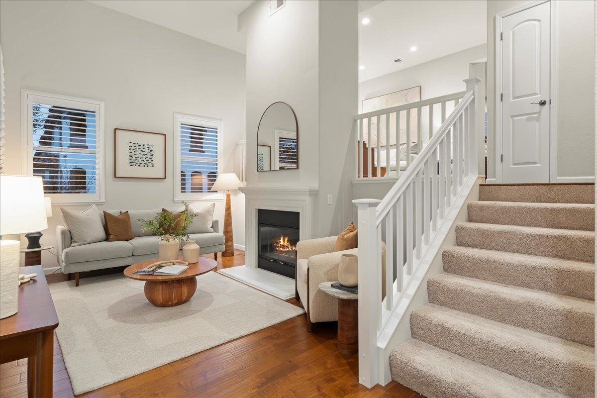 Detail Gallery Image 5 of 48 For 1376 Mckinley Ct, San Jose,  CA 95126 - 3 Beds | 2/1 Baths