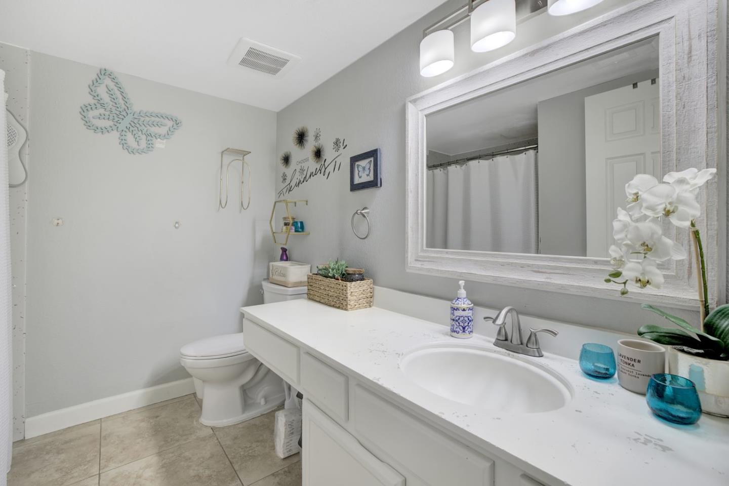 Detail Gallery Image 10 of 15 For 413 Kenbrook Cir, San Jose,  CA 95111 - 2 Beds | 2 Baths