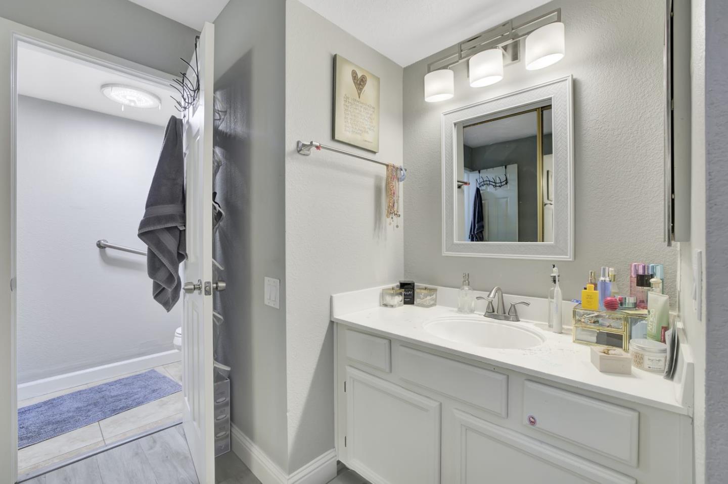 Detail Gallery Image 11 of 15 For 413 Kenbrook Cir, San Jose,  CA 95111 - 2 Beds | 2 Baths