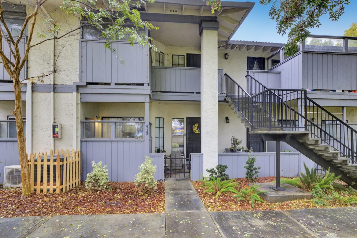 Detail Gallery Image 2 of 15 For 413 Kenbrook Cir, San Jose,  CA 95111 - 2 Beds | 2 Baths