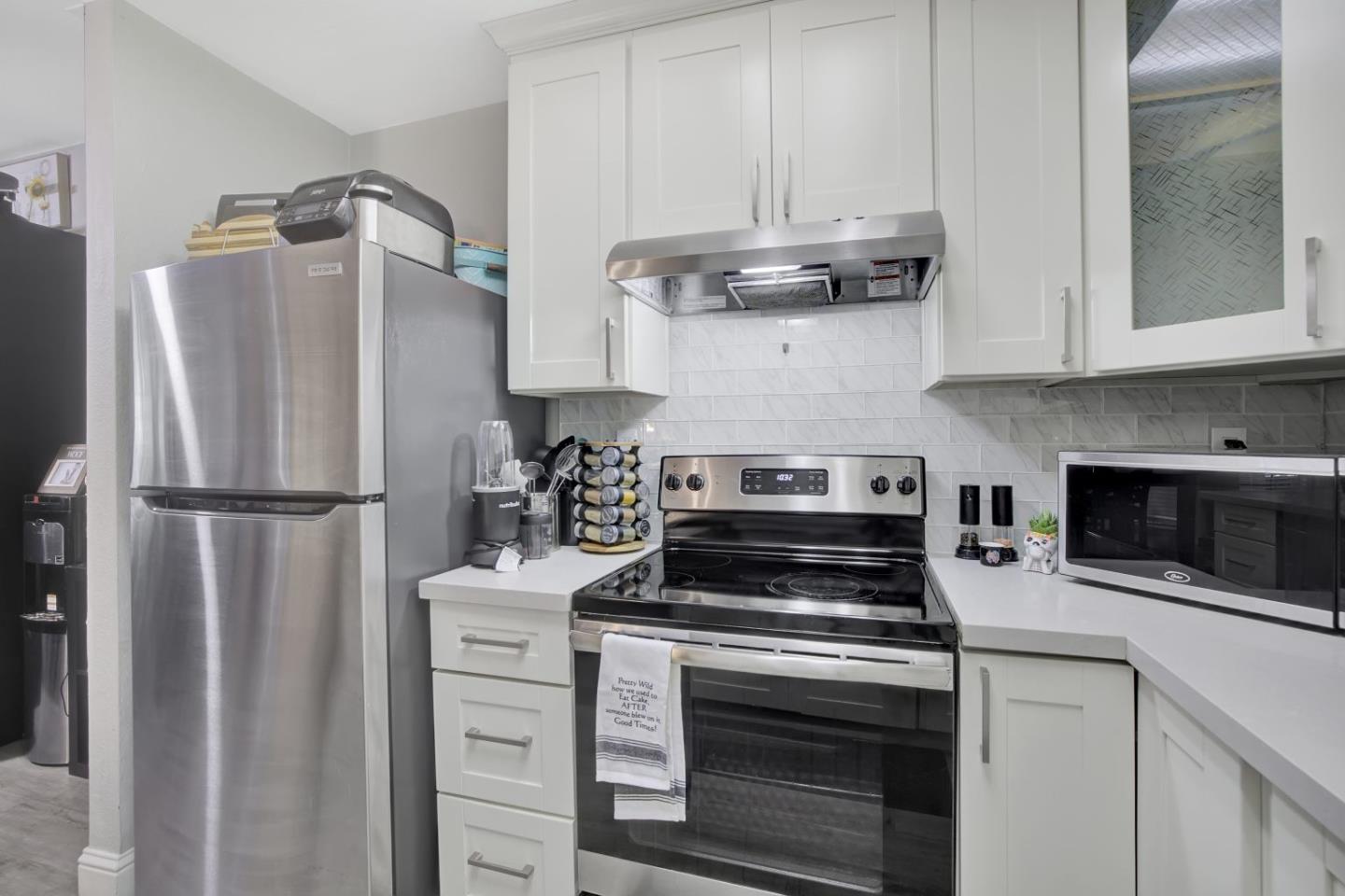 Detail Gallery Image 4 of 15 For 413 Kenbrook Cir, San Jose,  CA 95111 - 2 Beds | 2 Baths