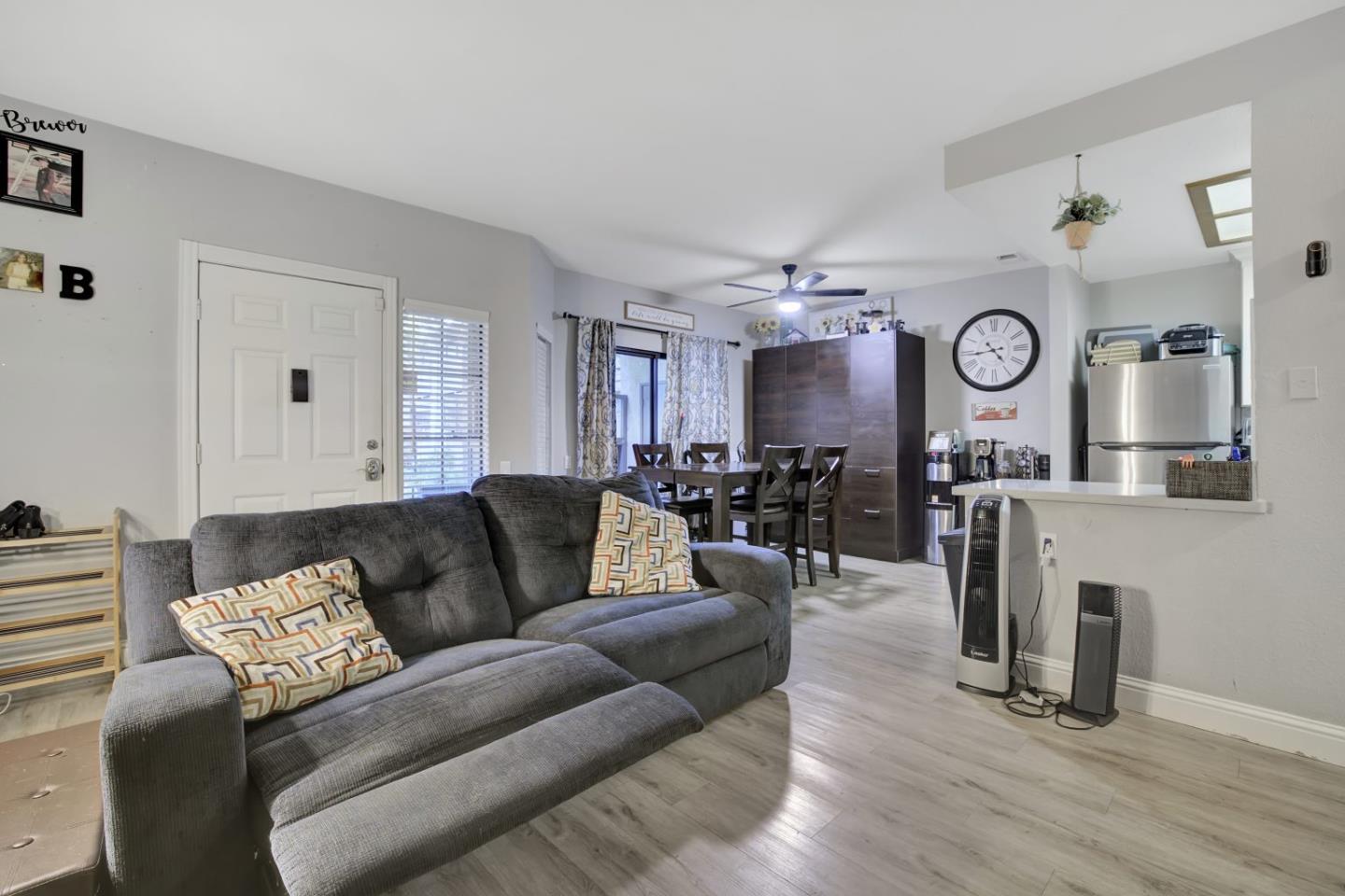 Detail Gallery Image 7 of 15 For 413 Kenbrook Cir, San Jose,  CA 95111 - 2 Beds | 2 Baths