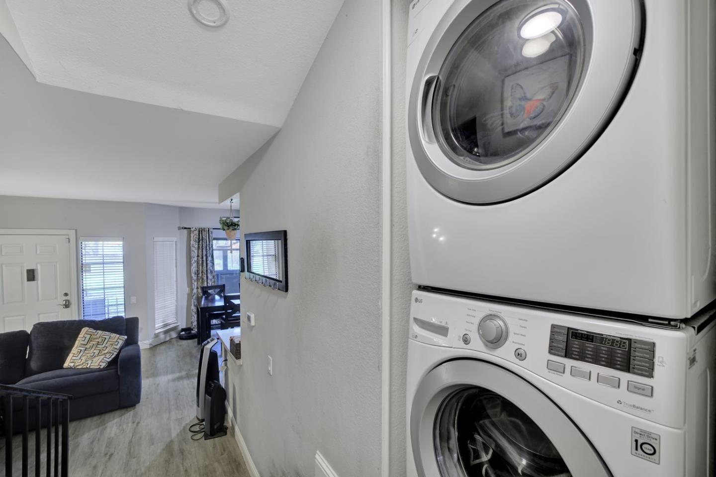 Detail Gallery Image 8 of 15 For 413 Kenbrook Cir, San Jose,  CA 95111 - 2 Beds | 2 Baths