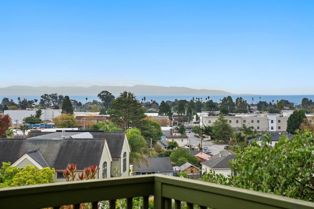 Detail Gallery Image 2 of 55 For 118 Las Ondas Ct, Santa Cruz,  CA 95060 - 3 Beds | 2 Baths