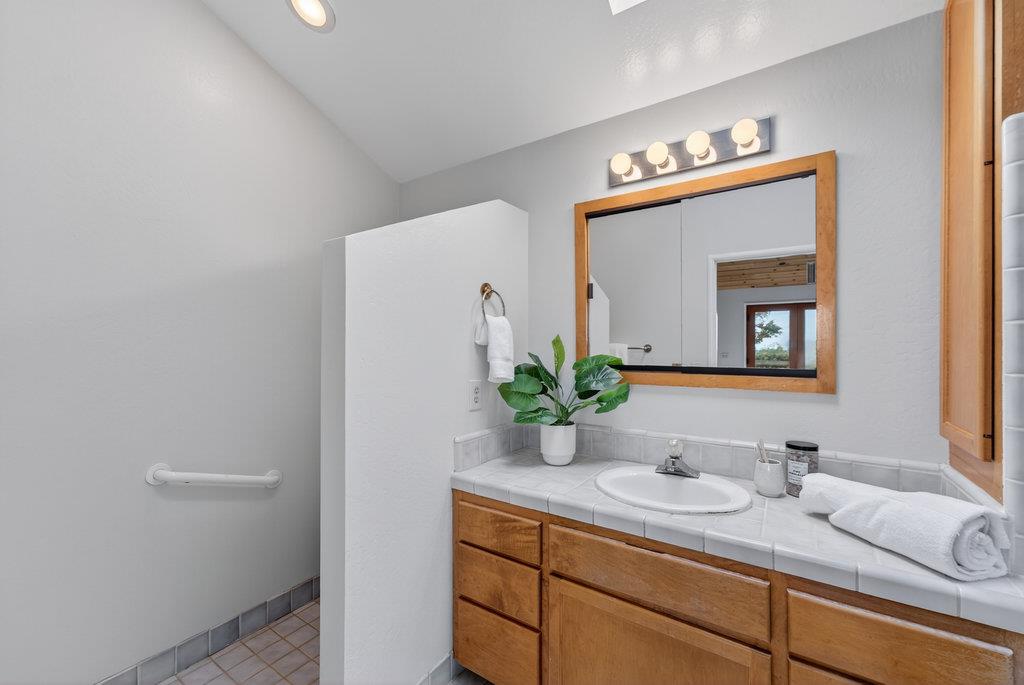 Detail Gallery Image 26 of 55 For 118 Las Ondas Ct, Santa Cruz,  CA 95060 - 3 Beds | 2 Baths