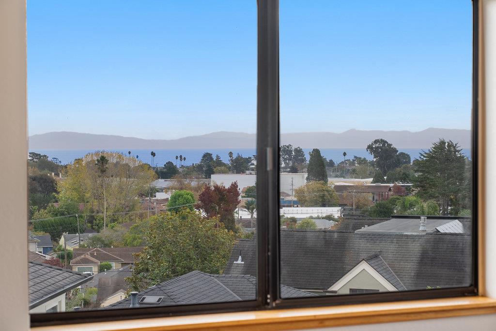 Detail Gallery Image 4 of 55 For 118 Las Ondas Ct, Santa Cruz,  CA 95060 - 3 Beds | 2 Baths