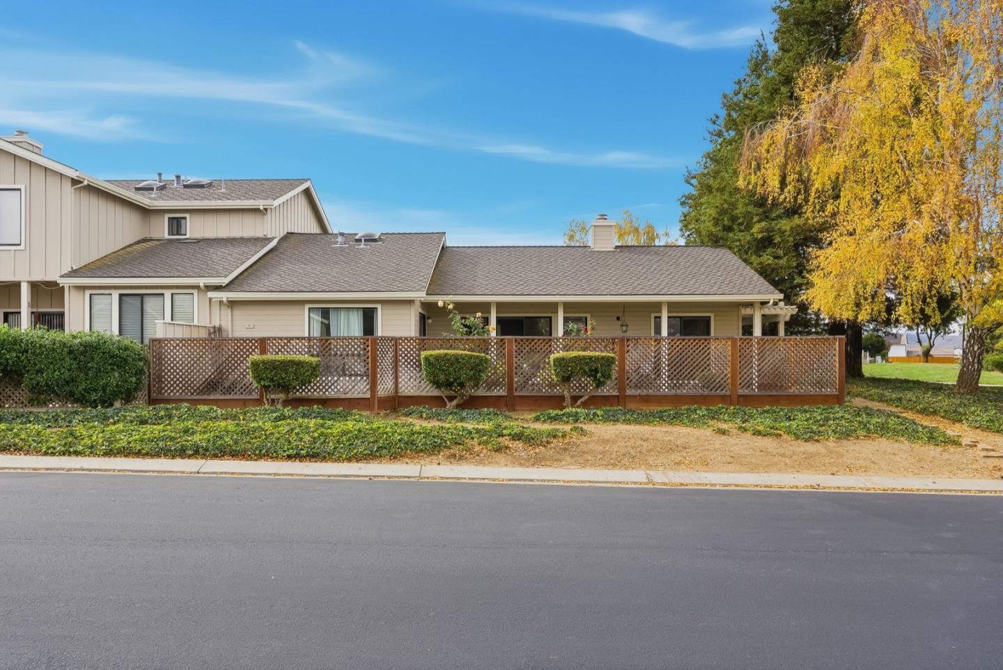 Detail Gallery Image 4 of 25 For 660 Helen Dr, Hollister,  CA 95023 - 2 Beds | 2 Baths