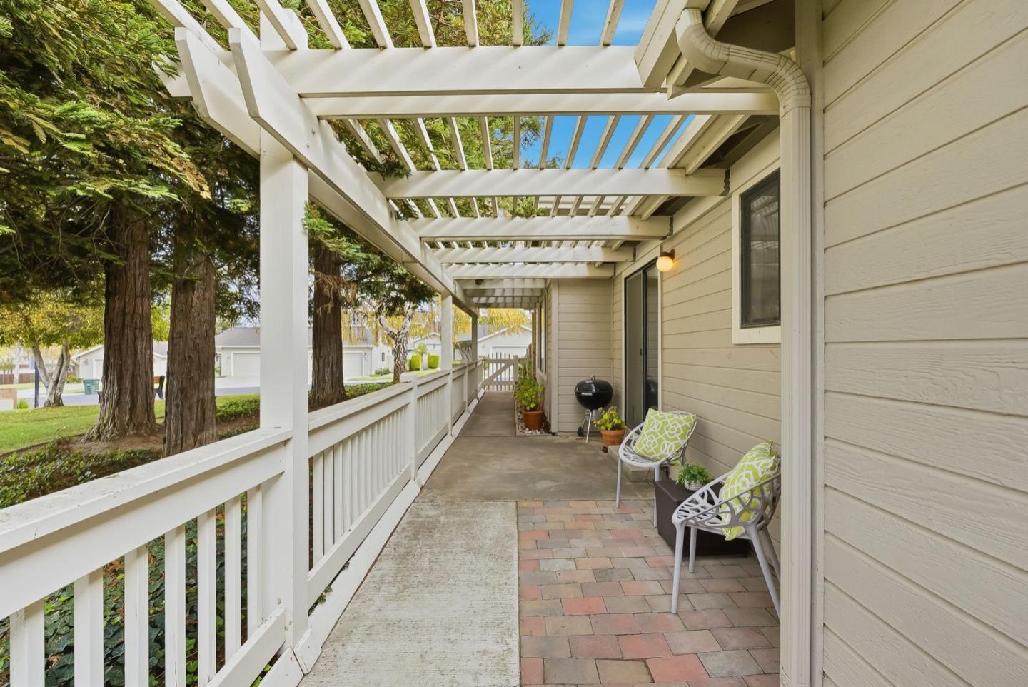 Detail Gallery Image 8 of 25 For 660 Helen Dr, Hollister,  CA 95023 - 2 Beds | 2 Baths