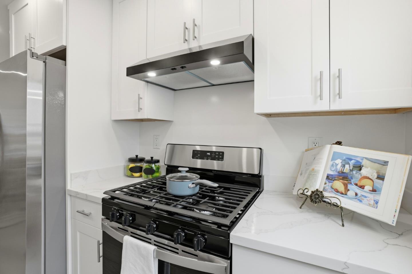 Detail Gallery Image 13 of 38 For 1401 Sequoia Ave, San Bruno,  CA 94066 - 3 Beds | 2 Baths