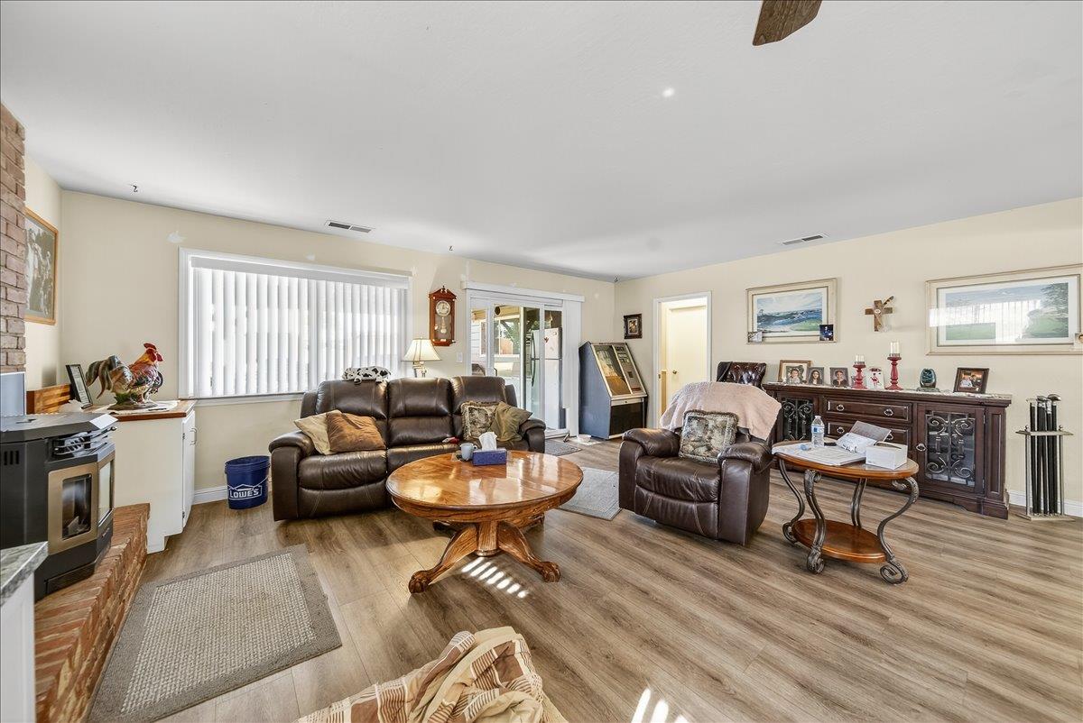 Detail Gallery Image 15 of 35 For 221 Tapadero St, Salinas,  CA 93906 - 3 Beds | 2 Baths