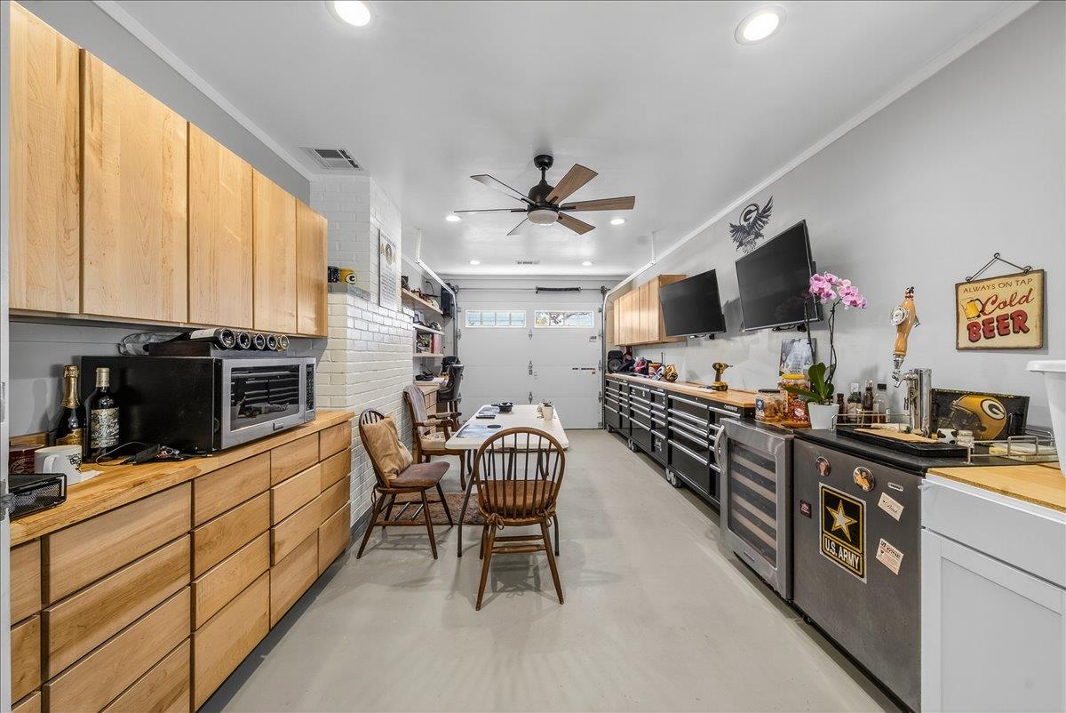 Detail Gallery Image 16 of 35 For 221 Tapadero St, Salinas,  CA 93906 - 3 Beds | 2 Baths