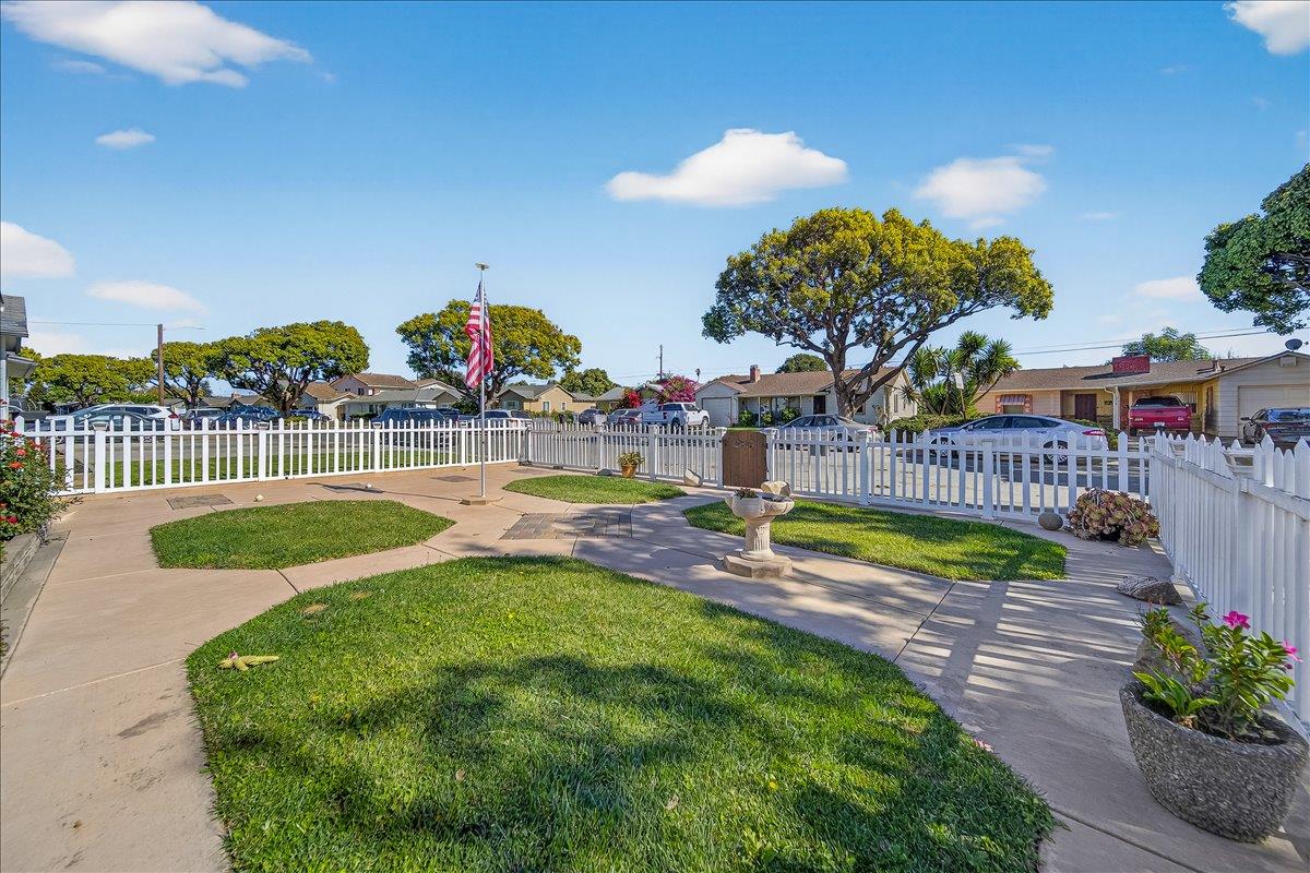 Detail Gallery Image 6 of 35 For 221 Tapadero St, Salinas,  CA 93906 - 3 Beds | 2 Baths