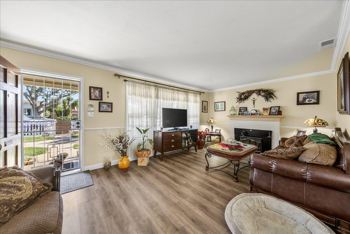 Detail Gallery Image 7 of 35 For 221 Tapadero St, Salinas,  CA 93906 - 3 Beds | 2 Baths