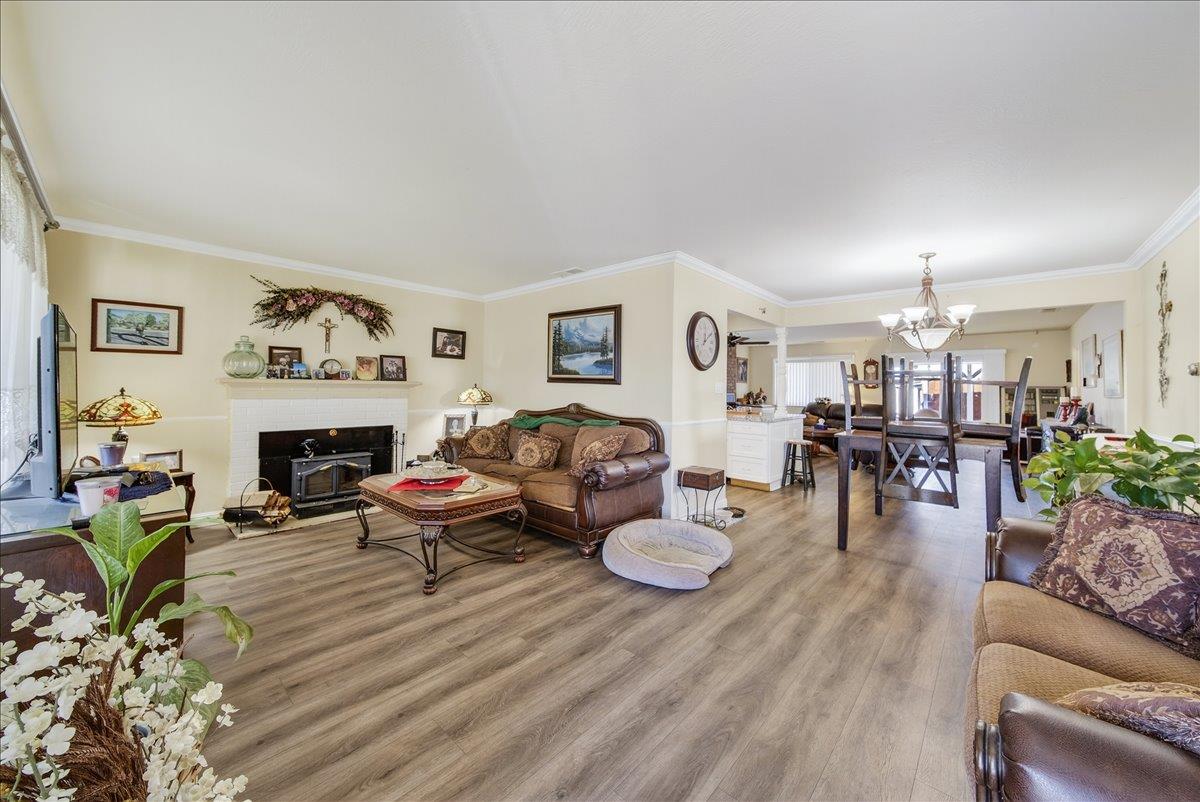 Detail Gallery Image 8 of 35 For 221 Tapadero St, Salinas,  CA 93906 - 3 Beds | 2 Baths