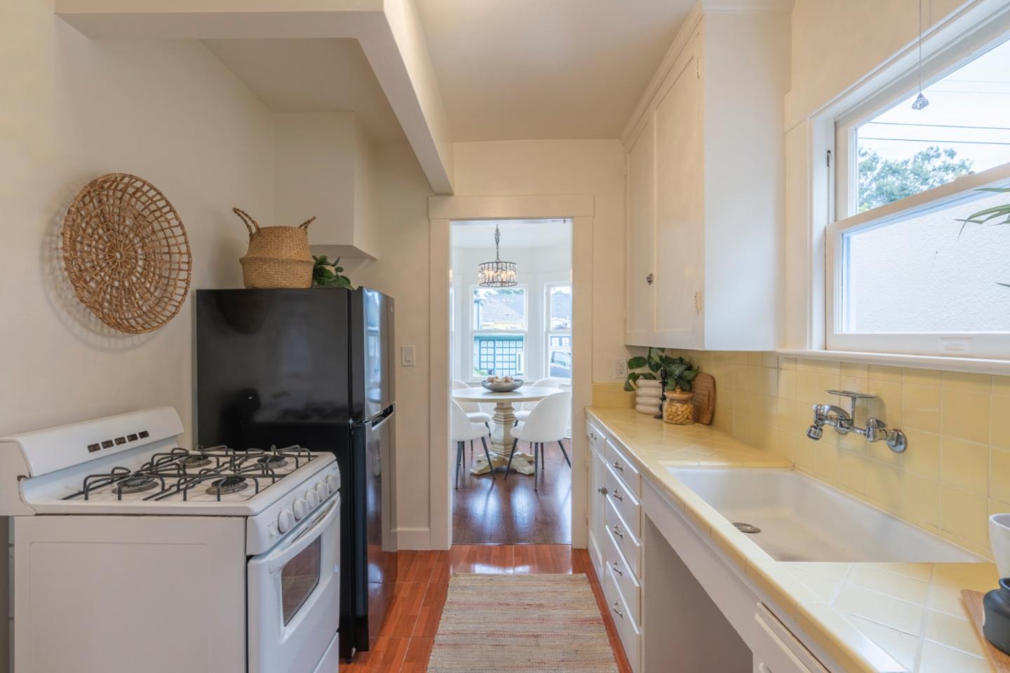 Detail Gallery Image 16 of 31 For 139 Carmel Ave, Pacific Grove,  CA 93950 - 1 Beds | 1 Baths