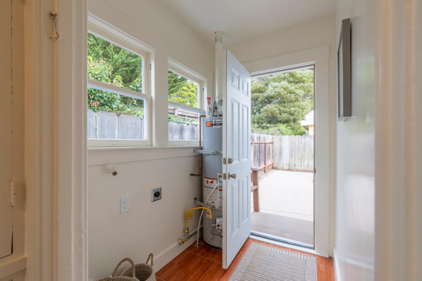 Detail Gallery Image 18 of 31 For 139 Carmel Ave, Pacific Grove,  CA 93950 - 1 Beds | 1 Baths