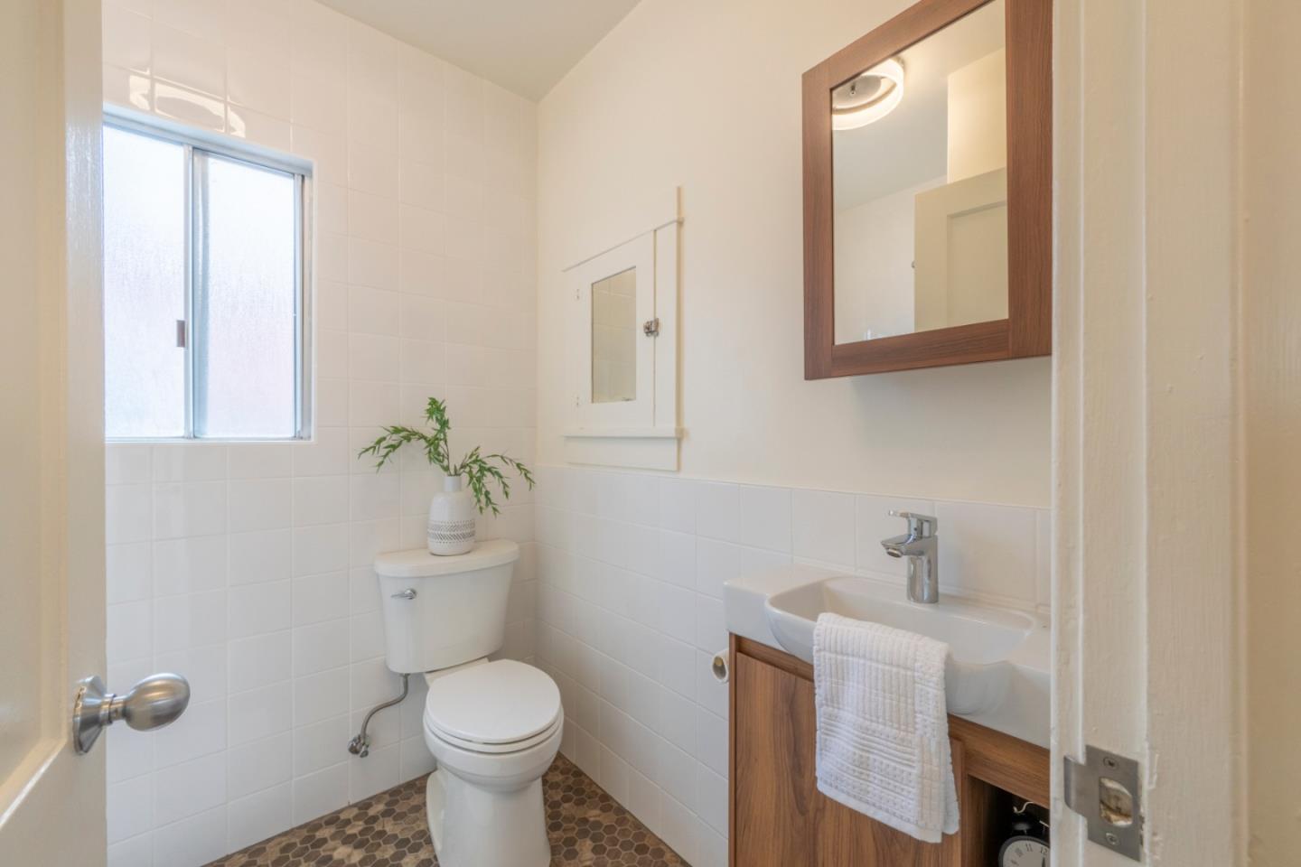 Detail Gallery Image 20 of 31 For 139 Carmel Ave, Pacific Grove,  CA 93950 - 1 Beds | 1 Baths