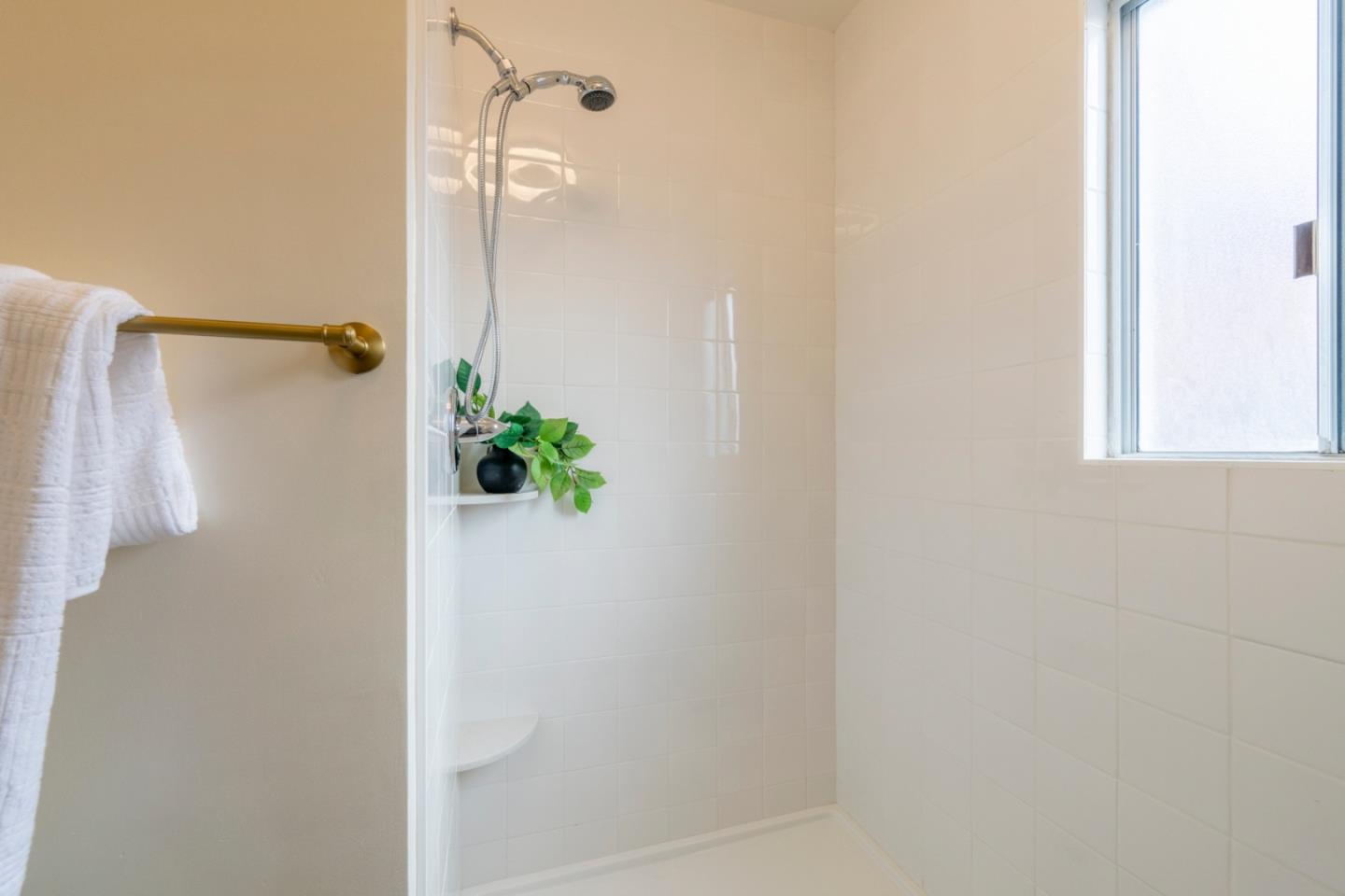 Detail Gallery Image 21 of 31 For 139 Carmel Ave, Pacific Grove,  CA 93950 - 1 Beds | 1 Baths