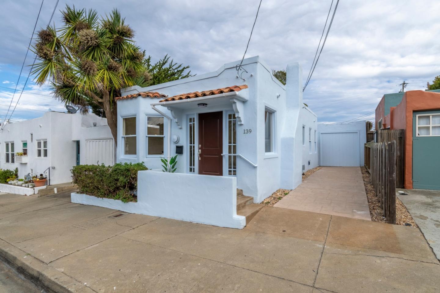 Detail Gallery Image 3 of 31 For 139 Carmel Ave, Pacific Grove,  CA 93950 - 1 Beds | 1 Baths