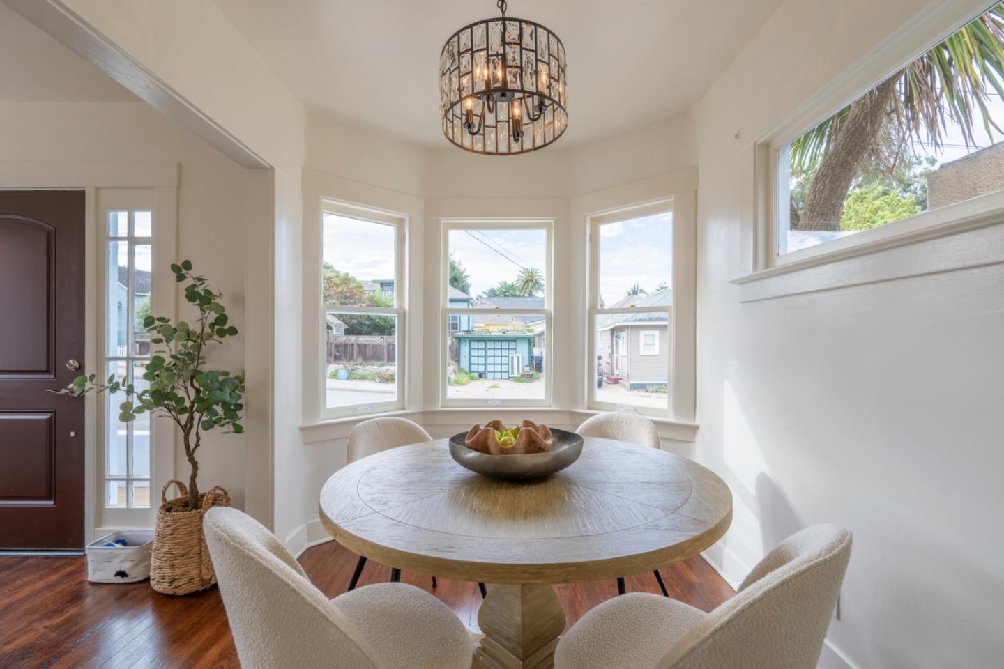 Detail Gallery Image 9 of 31 For 139 Carmel Ave, Pacific Grove,  CA 93950 - 1 Beds | 1 Baths