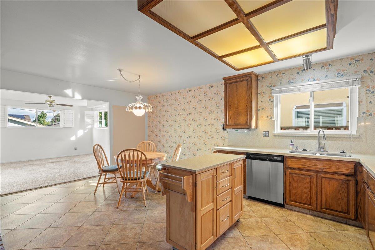 Detail Gallery Image 5 of 16 For 3686 Kirk Rd, San Jose,  CA 95124 - 3 Beds | 2 Baths