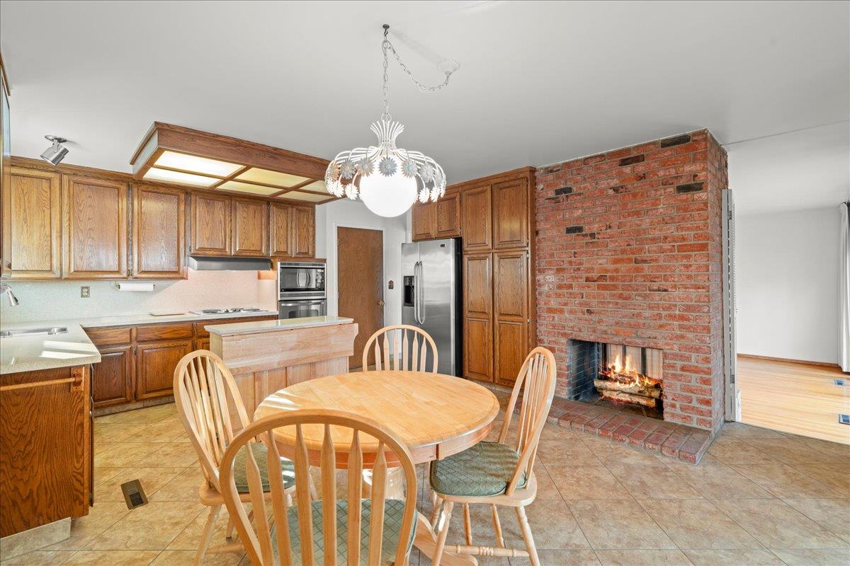 Detail Gallery Image 6 of 16 For 3686 Kirk Rd, San Jose,  CA 95124 - 3 Beds | 2 Baths