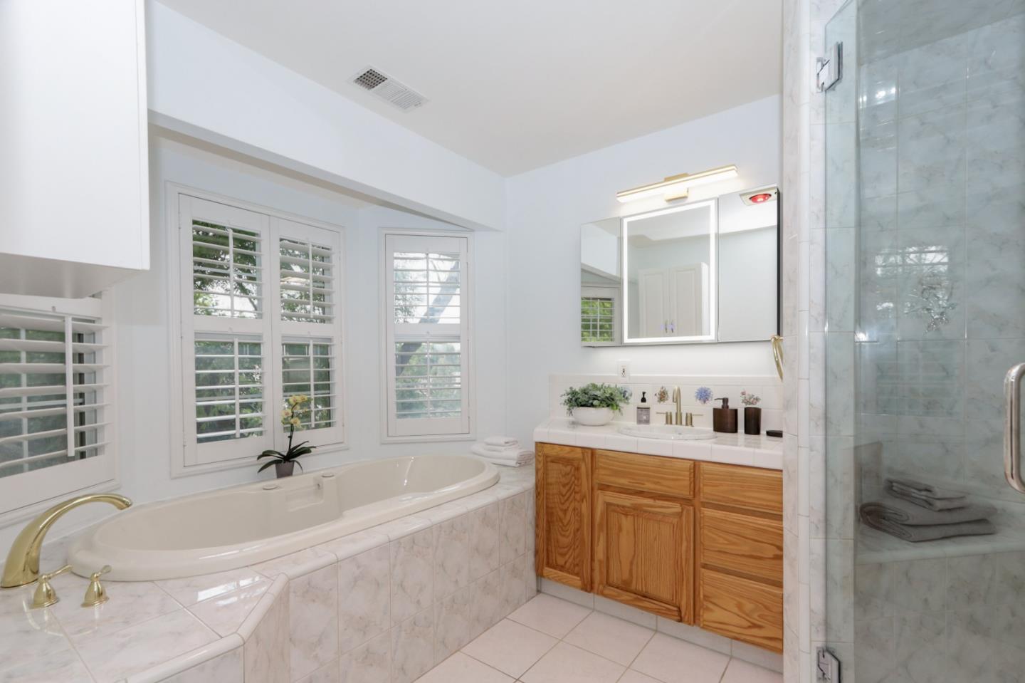 Detail Gallery Image 10 of 22 For 1455 Walnut Grove Ave, San Jose,  CA 95126 - 4 Beds | 3 Baths