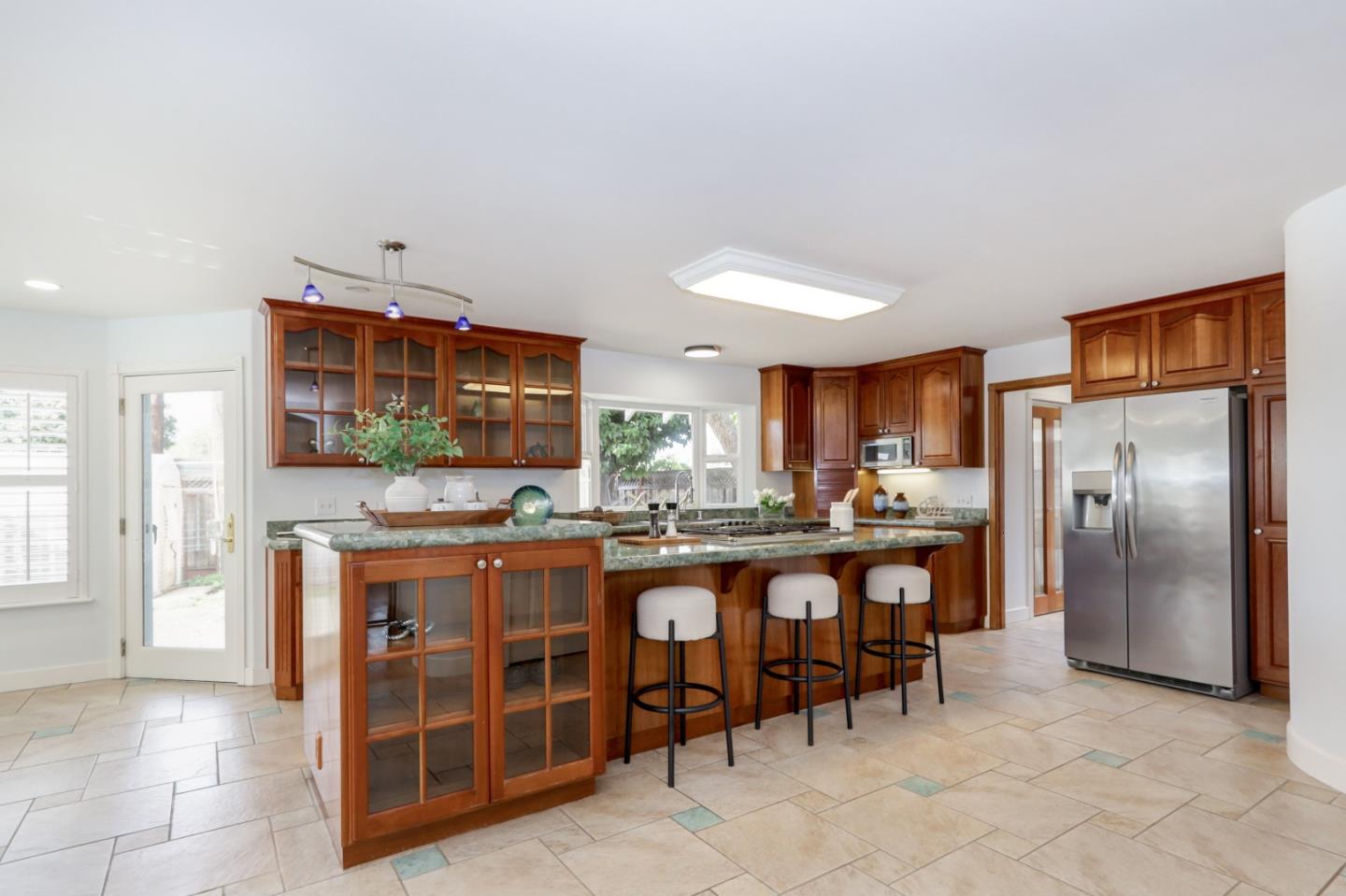 Detail Gallery Image 6 of 22 For 1455 Walnut Grove Ave, San Jose,  CA 95126 - 4 Beds | 3 Baths