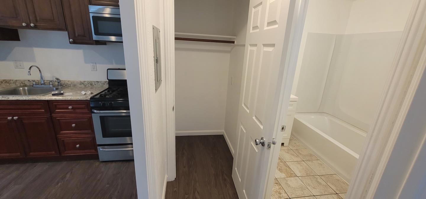 Detail Gallery Image 4 of 12 For 212 12th Ave #B,  San Mateo,  CA 94402 - 1 Beds | 1 Baths