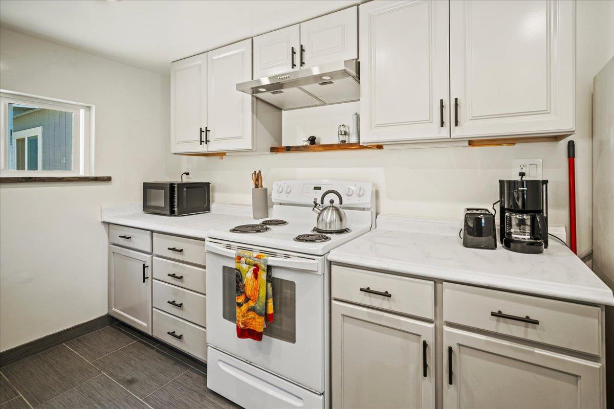 Detail Gallery Image 15 of 26 For 273 W Carmel Valley Rd, Carmel Valley,  CA 93924 - 4 Beds | 4 Baths