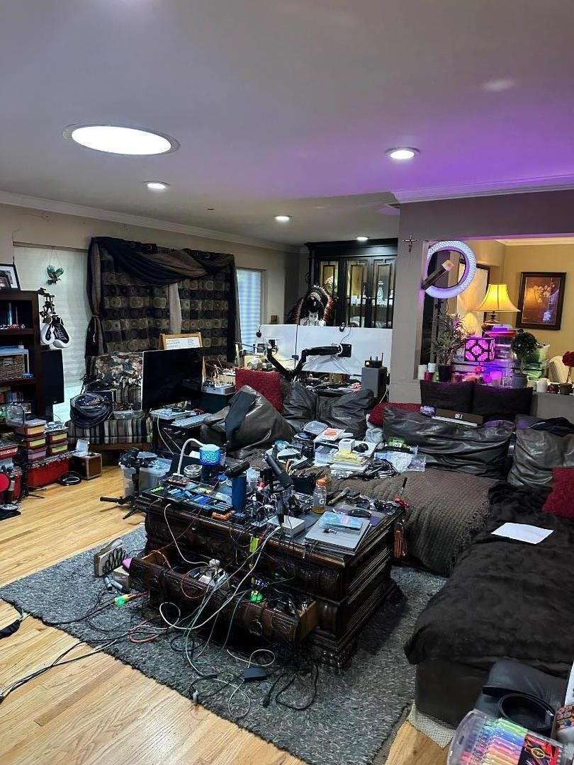 Detail Gallery Image 3 of 11 For 2462 Meridian Ave, San Jose,  CA 95124 - 3 Beds | 2 Baths