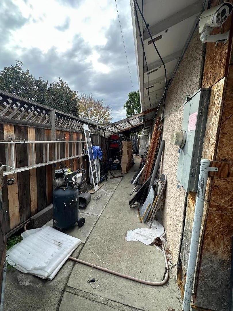 Detail Gallery Image 6 of 11 For 2462 Meridian Ave, San Jose,  CA 95124 - 3 Beds | 2 Baths