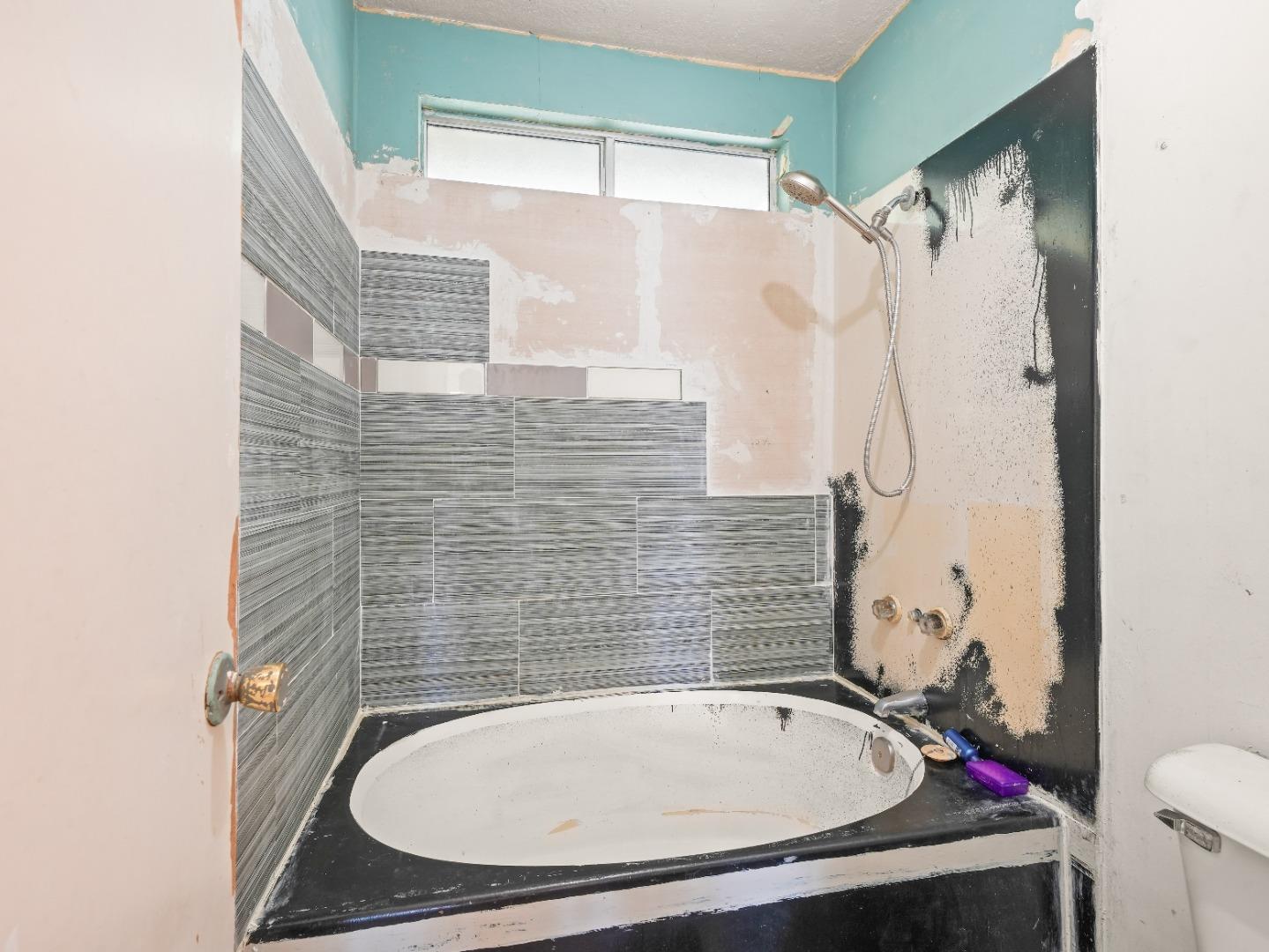 Detail Gallery Image 16 of 19 For 1599 Clampett Way, San Jose,  CA 95131 - 4 Beds | 2/1 Baths