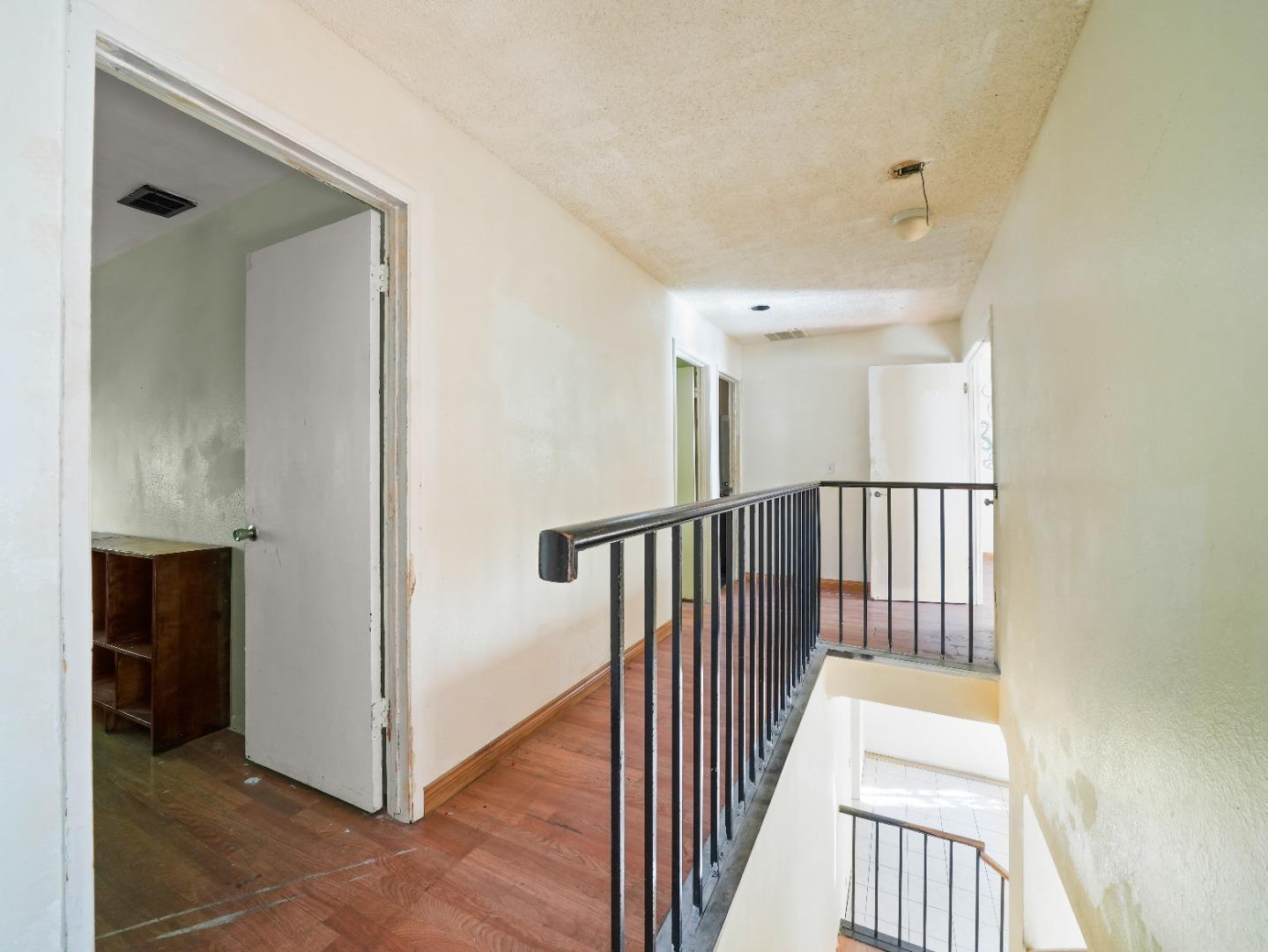 Detail Gallery Image 4 of 19 For 1599 Clampett Way, San Jose,  CA 95131 - 4 Beds | 2/1 Baths