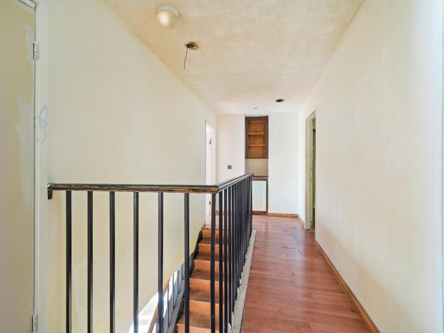 Detail Gallery Image 5 of 19 For 1599 Clampett Way, San Jose,  CA 95131 - 4 Beds | 2/1 Baths