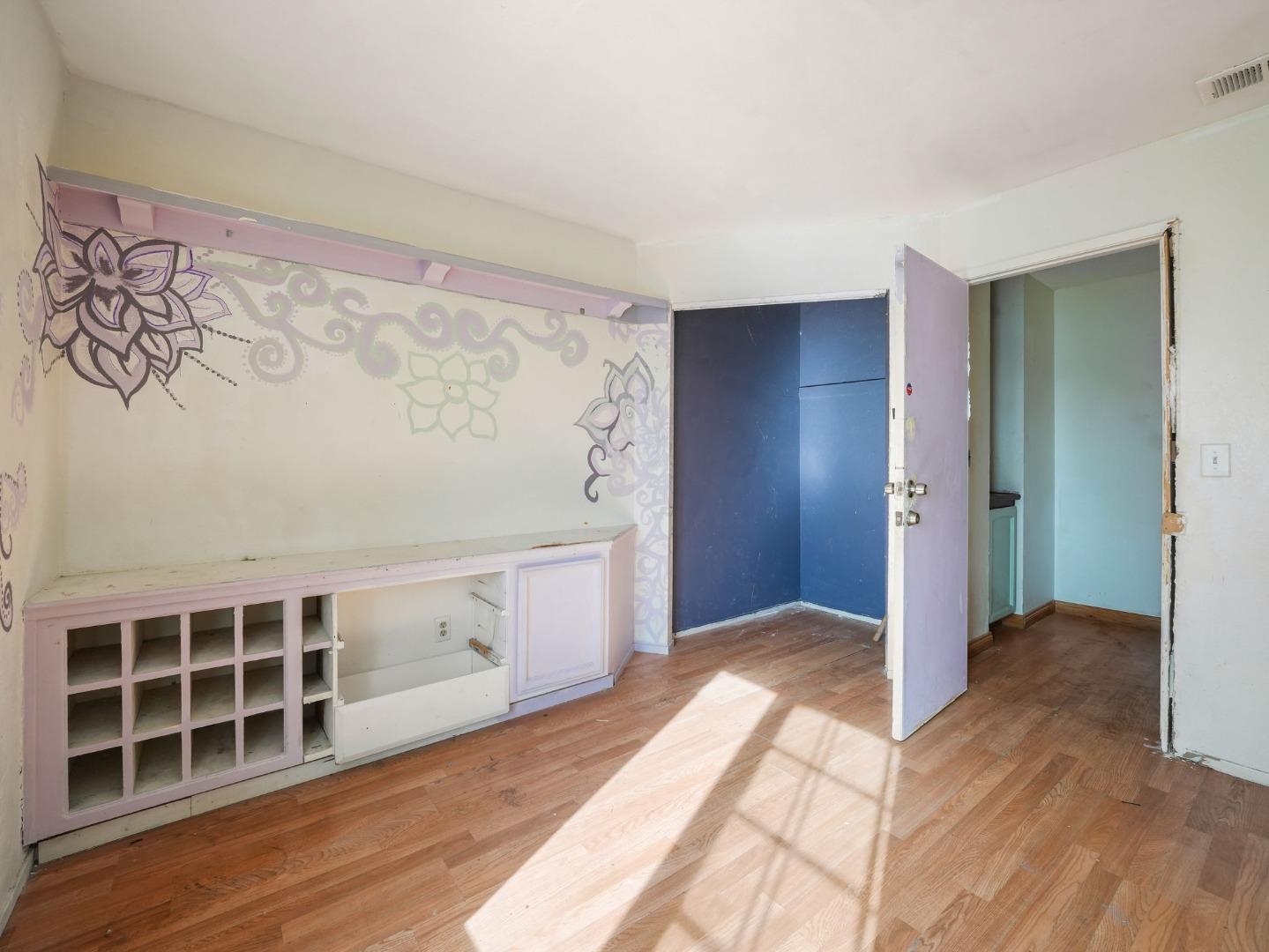 Detail Gallery Image 8 of 19 For 1599 Clampett Way, San Jose,  CA 95131 - 4 Beds | 2/1 Baths