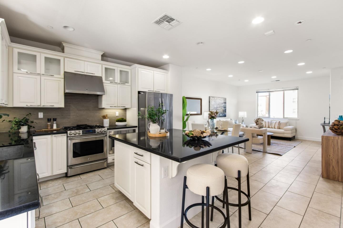 Detail Gallery Image 10 of 47 For 5886 Smoky Quartz Loop, San Jose,  CA 95123 - 3 Beds | 3/1 Baths