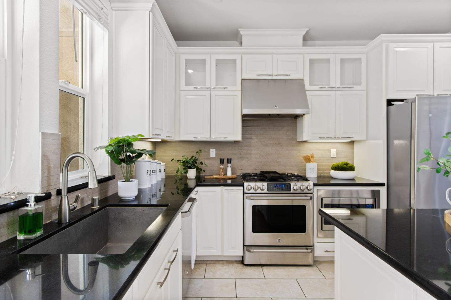 Detail Gallery Image 11 of 47 For 5886 Smoky Quartz Loop, San Jose,  CA 95123 - 3 Beds | 3/1 Baths